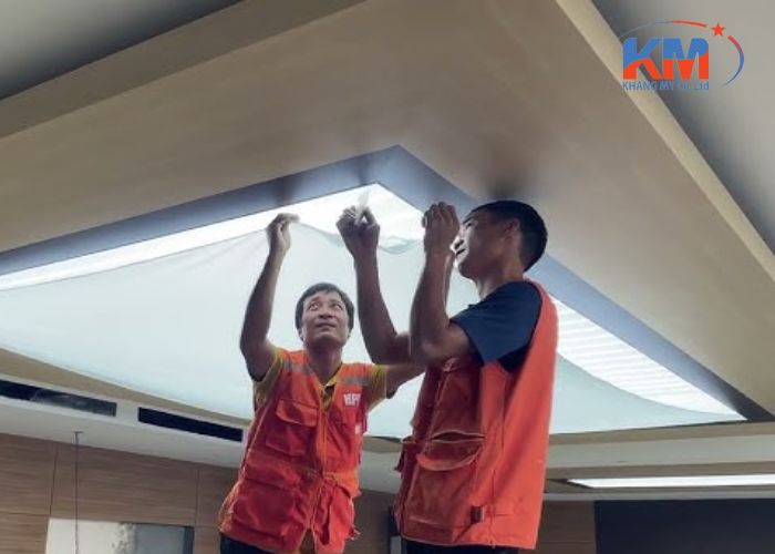 cách vệ sinh trần xuyên sáng Barrisol (4)